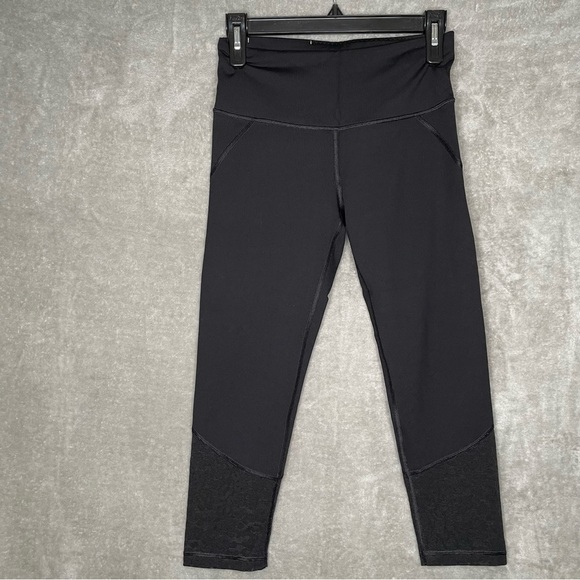 Victoria’s Secret Sport VSX Knockout Black Capri Leggings Set of 2 Size S - Picture 16 of 16